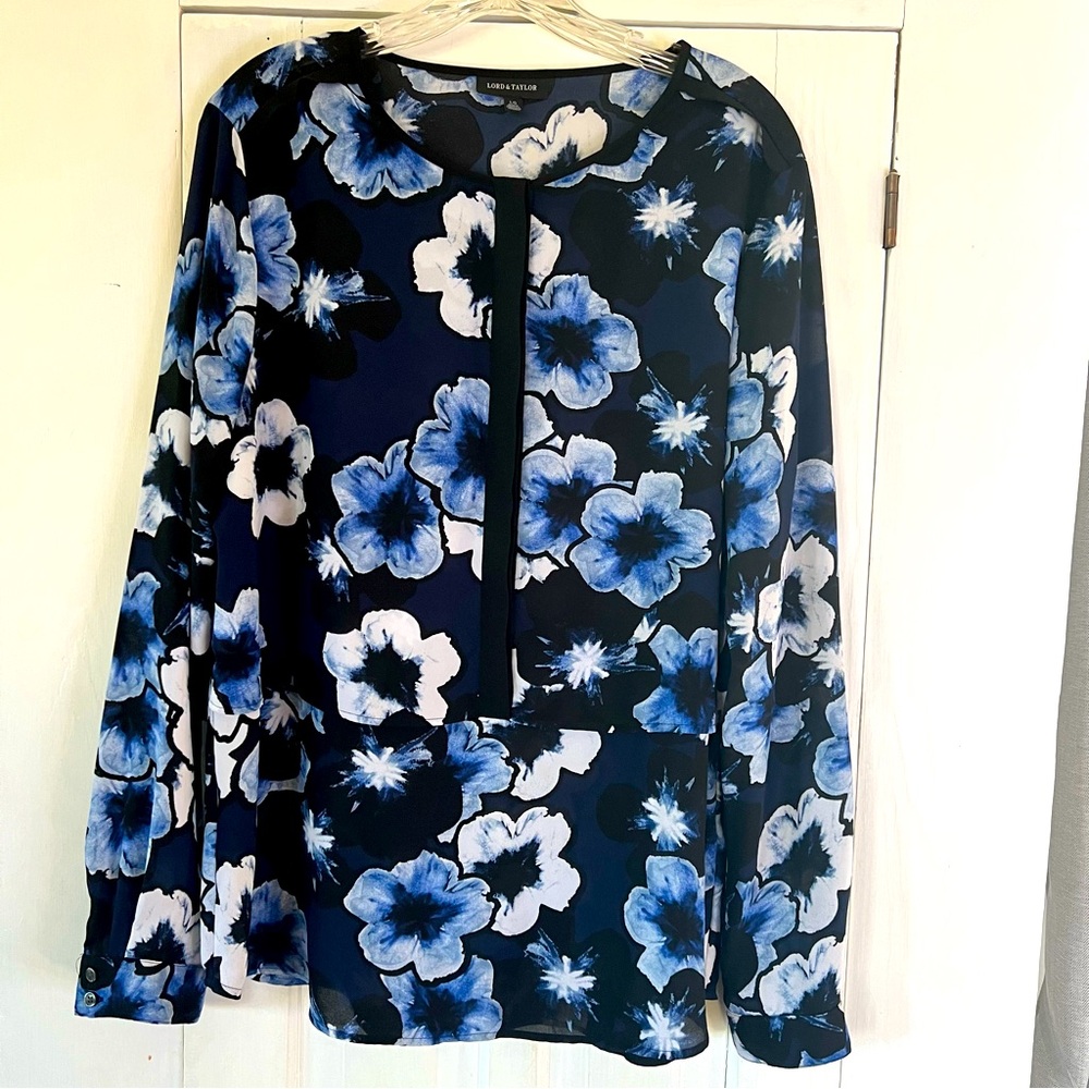 Lord & Taylor Blouse Size Large Tunic Top Women White Blue Floral Long Sleeve